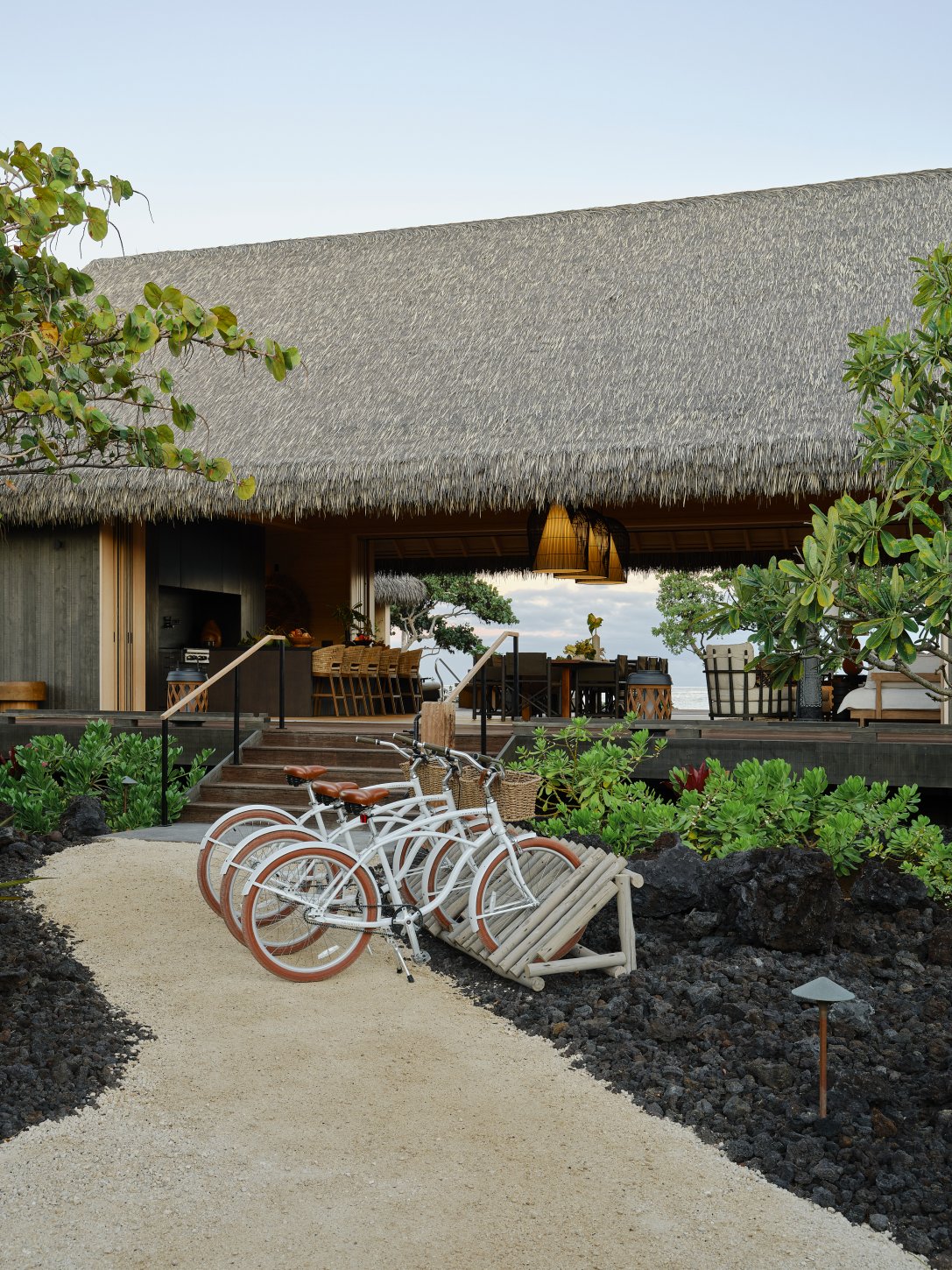 This Is How You Do a Summer Vacation with Friends on the Big Island: Shipwreck Bars and Swimmable Lagoons
